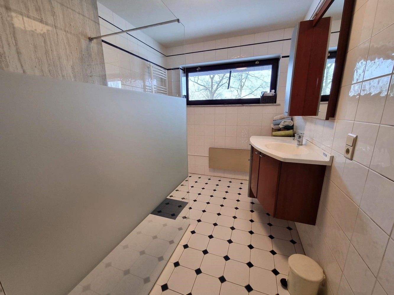 Verzorgde laagbouwwoning op rustige ligging nabij de dorpskern met landelijk uitzicht. foto 11