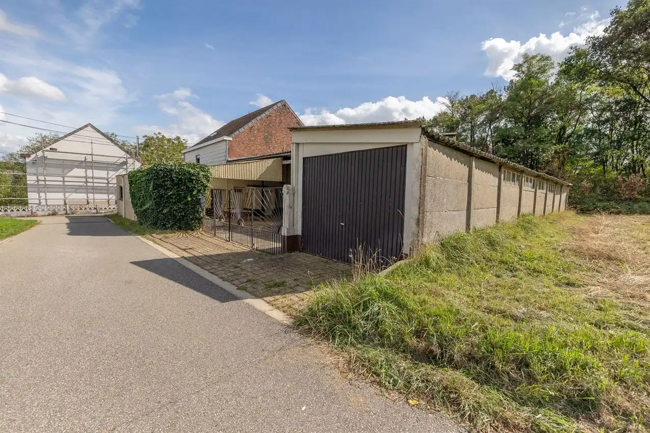 Te renoveren boerderij met 2 weides (45a en 21a) en ruime hangaar foto 6