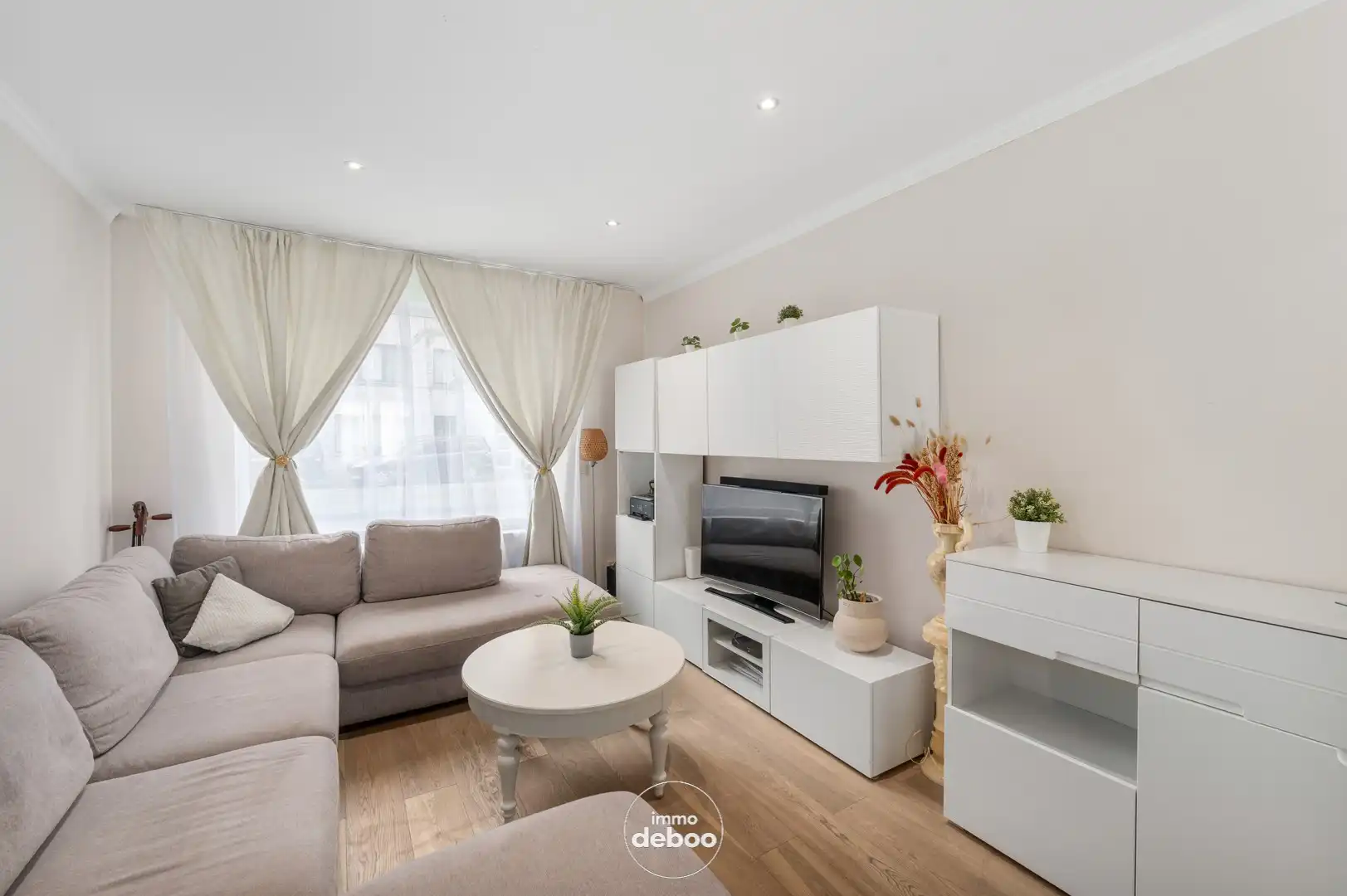 Verzorgde rijwoning met ruime garage foto 5