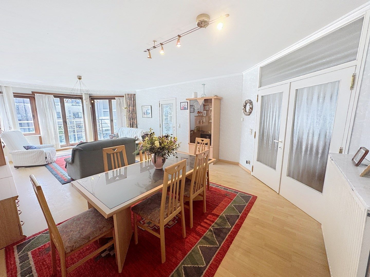 Ruim appartement gelegen aan de achterzijde van de Zeedijk foto 5