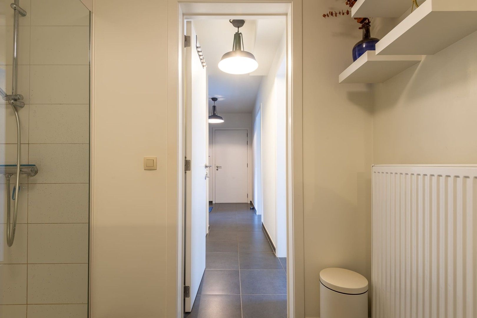 Instapklaar appartement in de bruisende buurt Den Dam! foto 17