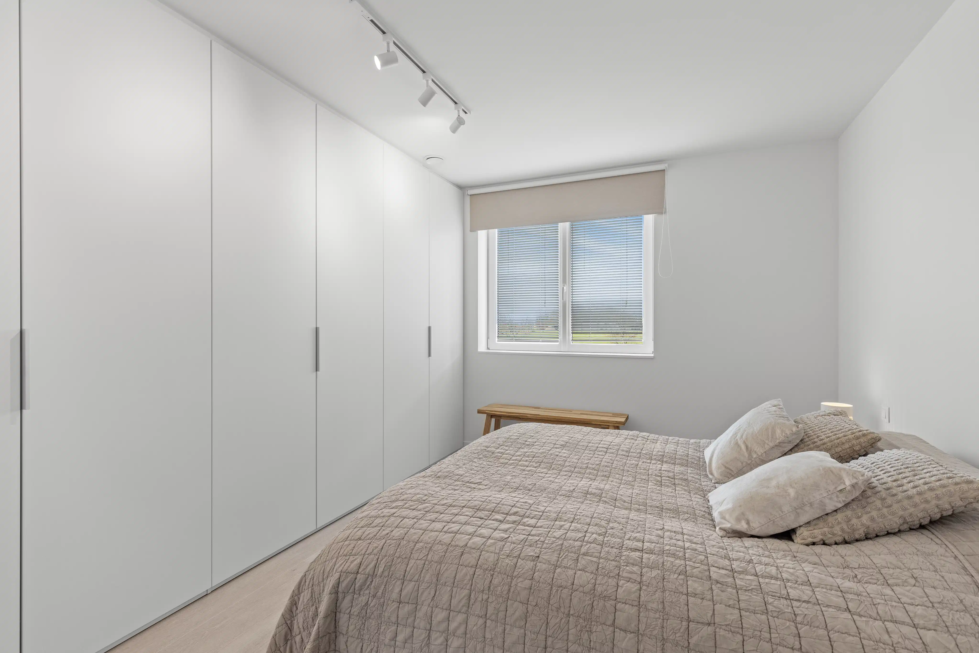 Moderne en lichtrijke halfopen woning met 3 slaapkamers foto 10