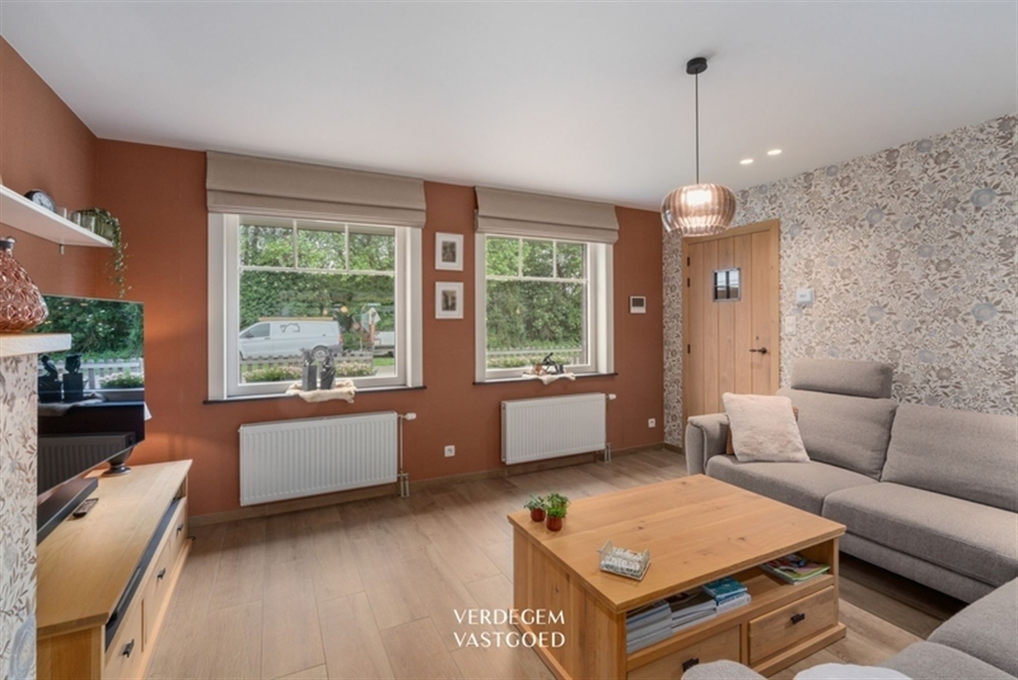 Prachtig en instapklaar wonen in landelijke stijl met garages, atelier en geniettuin foto 3