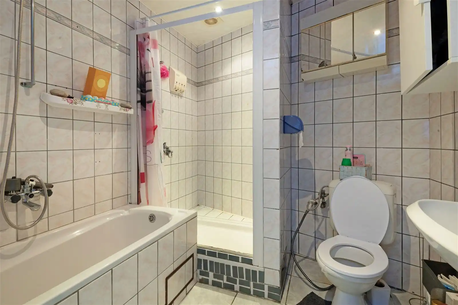 Gelijkvloersappartement met 2 grote kelders foto 9