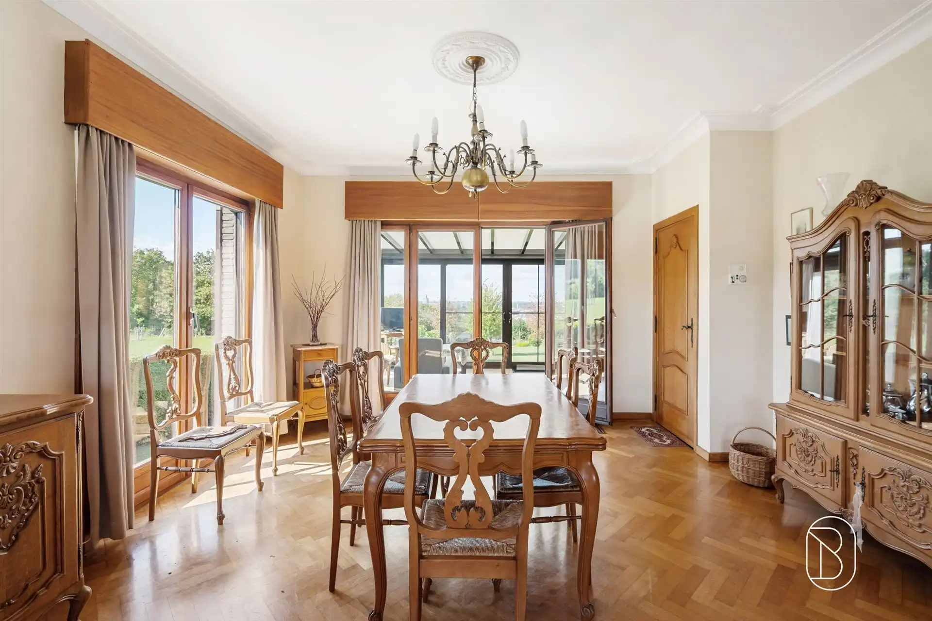 Degelijke villa met prachtig open zicht. foto 14