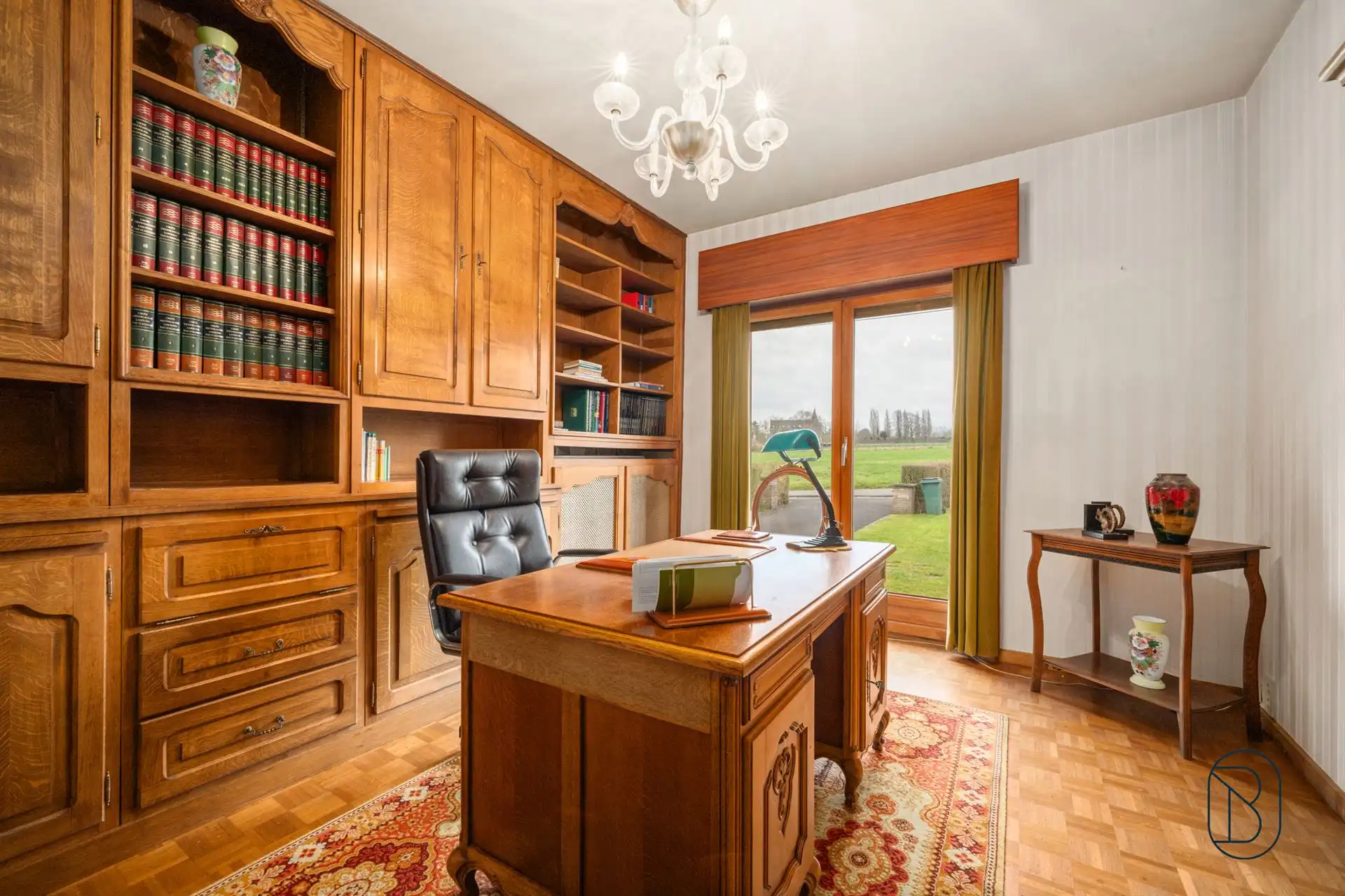 Degelijke villa met prachtig open zicht. foto 14