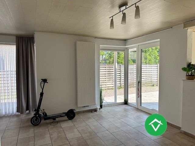 Instapklaar gelijkvloers appartement met tuin en garage in rustige wijk te Eernegem foto 9