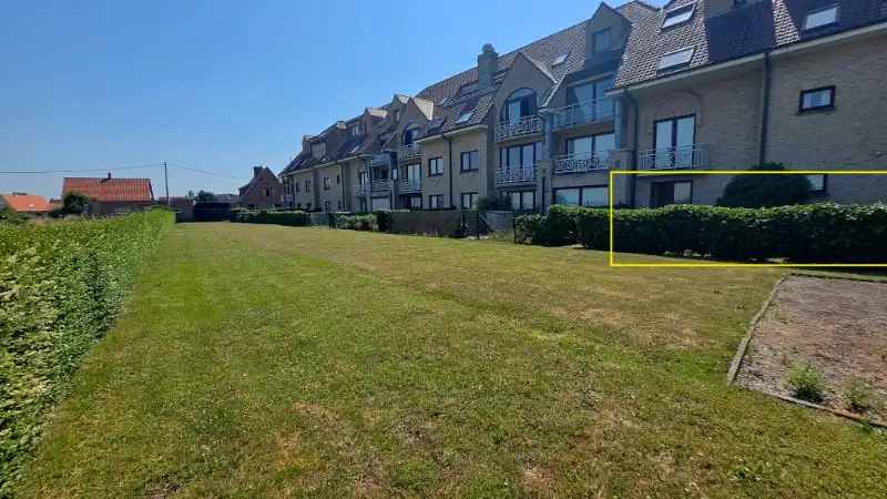 Instapklaar appartement met 2 slaapkamers en twee privé tuintjes: altijd zon en altijd een schaduwplekje! foto 17