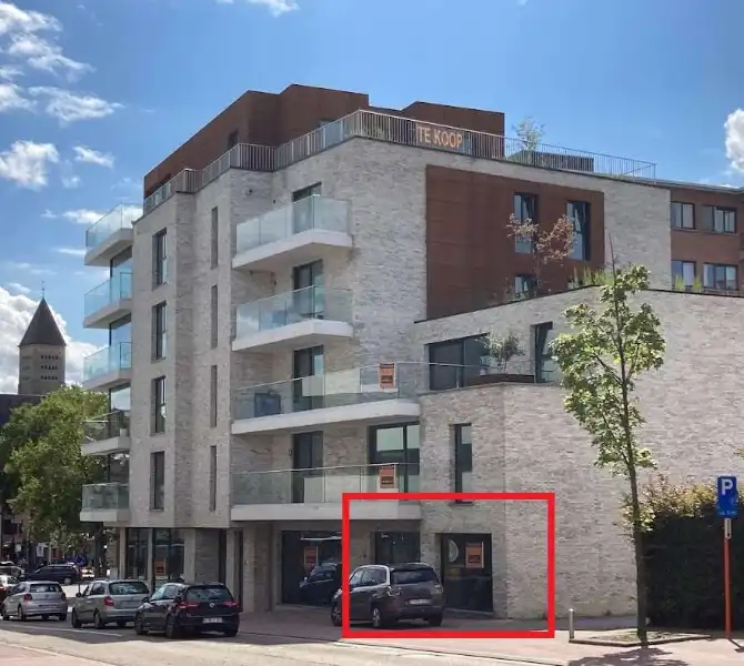 Mooie multifunctionele handelsruimte op een top ligging in Genk! foto {{pictureIndex}}