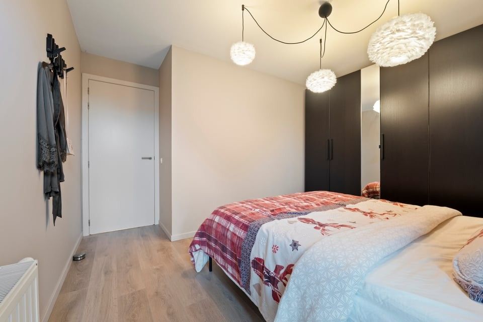 RECENTE ENERGIEZUINIGE WONING MET 3 SLAAPKAMERS, GARAGE EN ZONNIGE TUIN foto 23