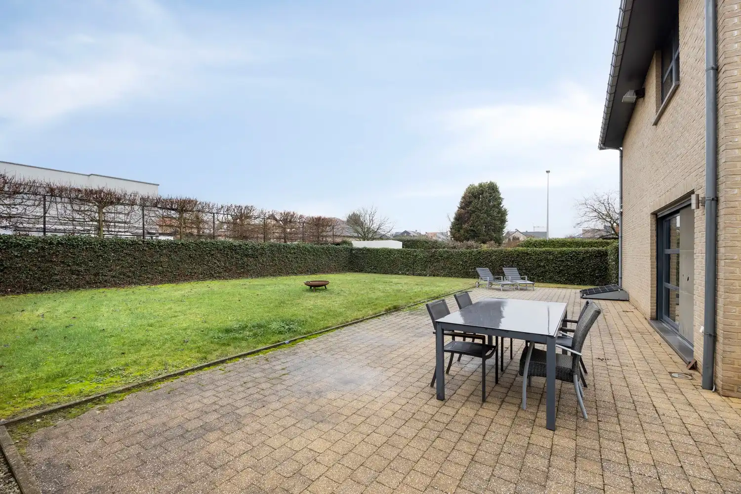 Ruime, vrijstaande woning te koop nabij het centrum van Lanaken. foto 31