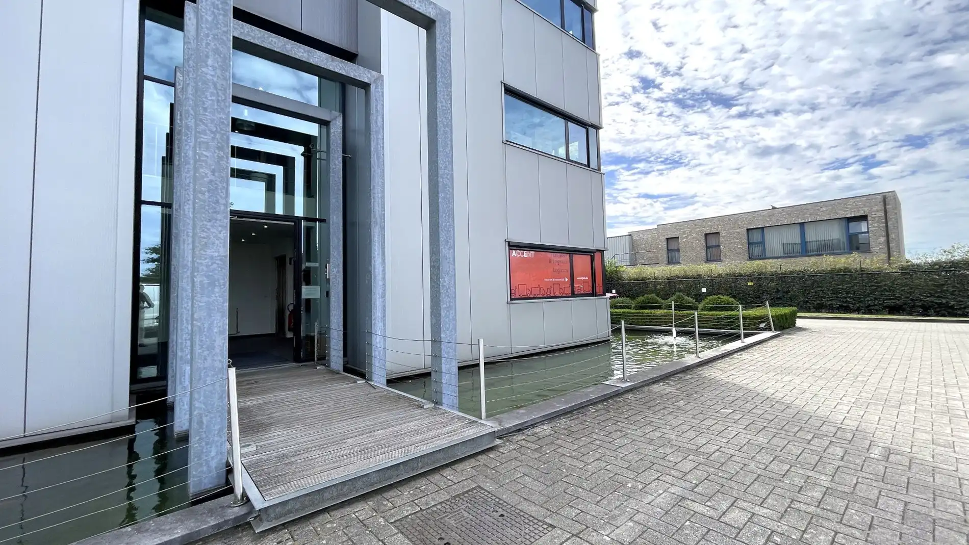 Kantoorruimte te huur vlakbij E313 in Geel foto 2
