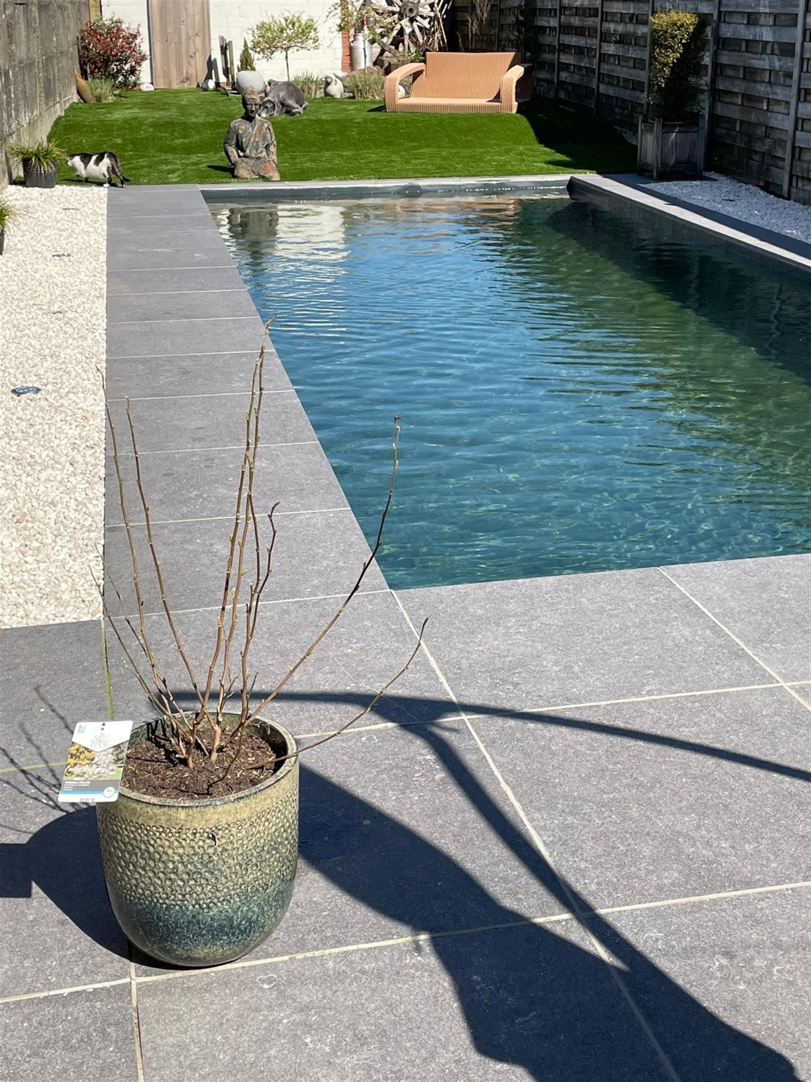 Hoofdfoto van de publicatie: RUIME WONING MET 3 SLKS, 2 BADK & TOEGANKELIJK VIA TUIN !!!