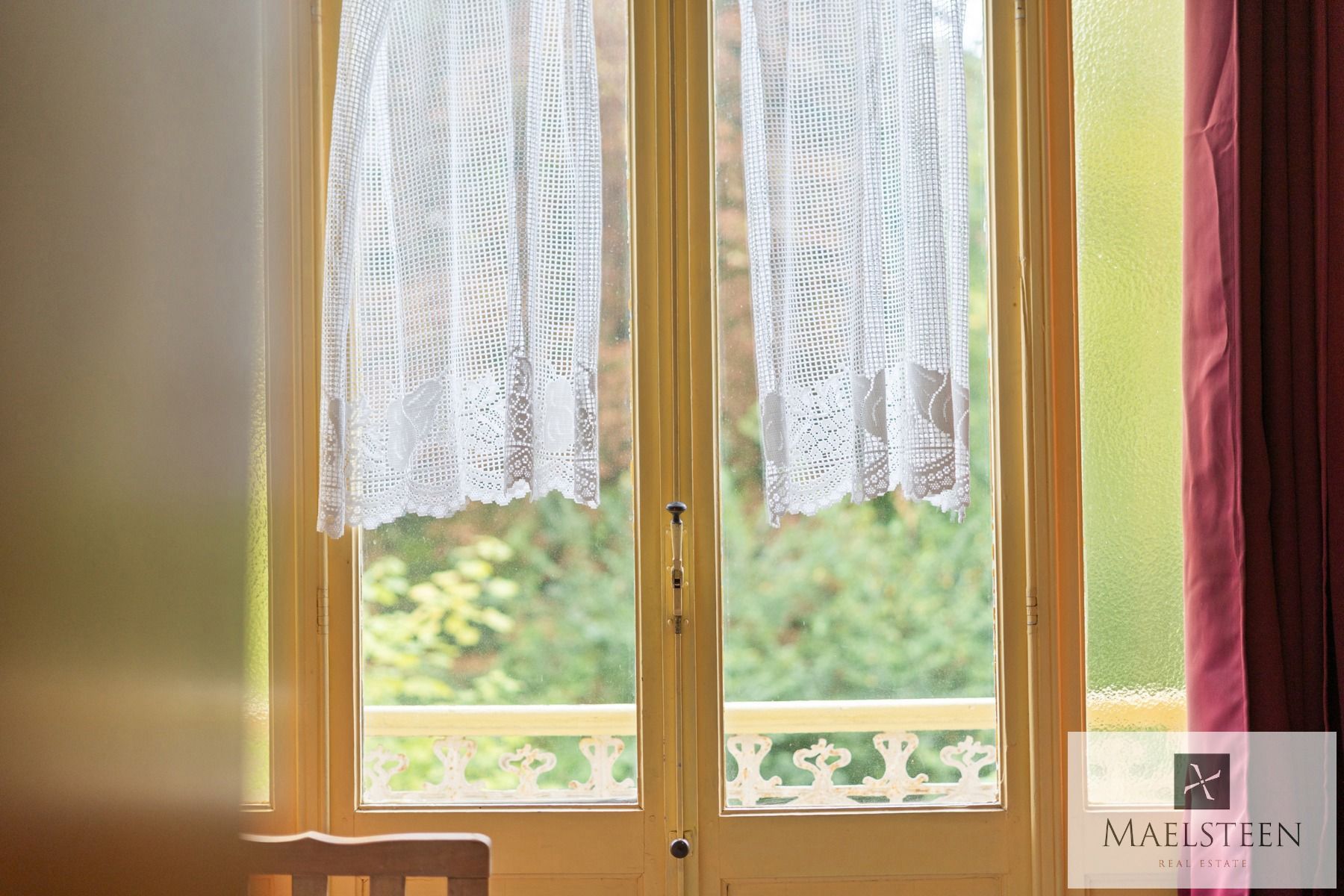 Te renoveren neoclassicistische woning op de rand van Bruge foto 14