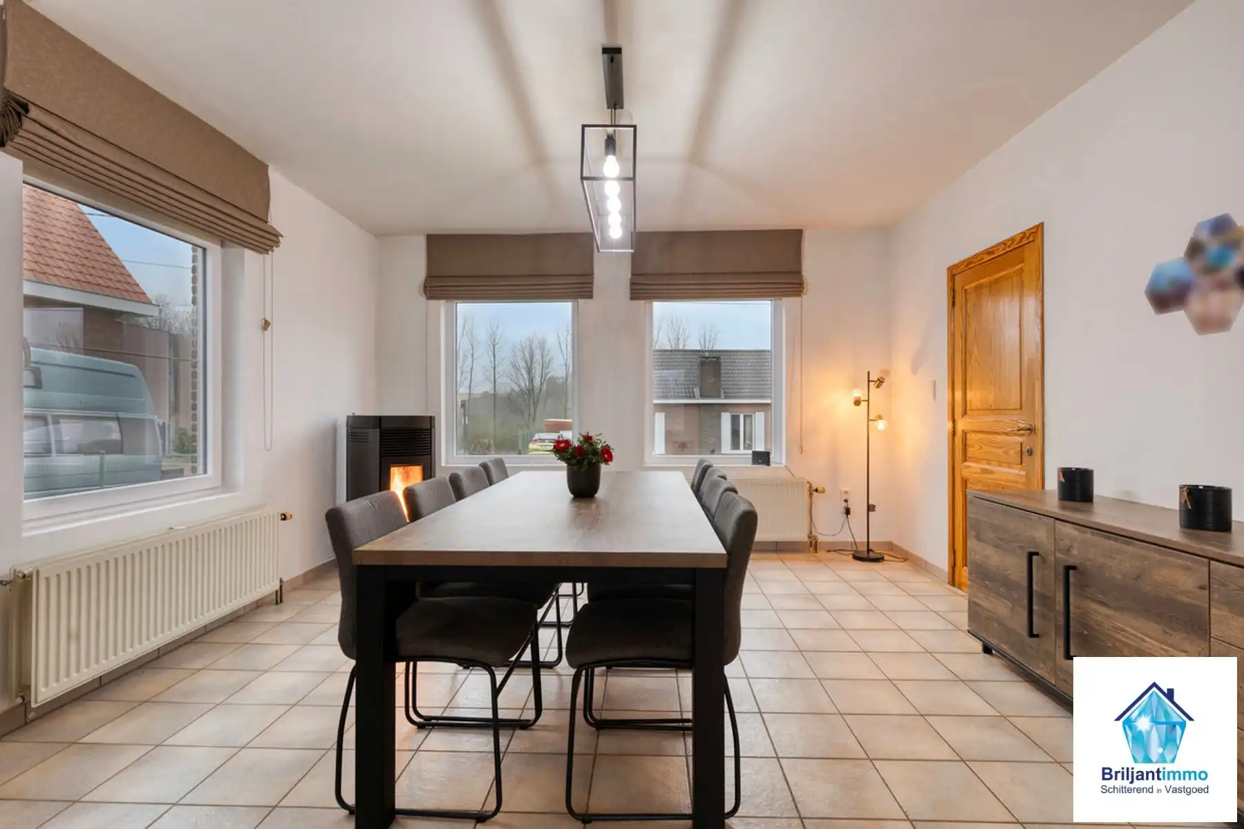 Open bebouwing met 3 slp, garage en tuin in rustige buurt foto 6