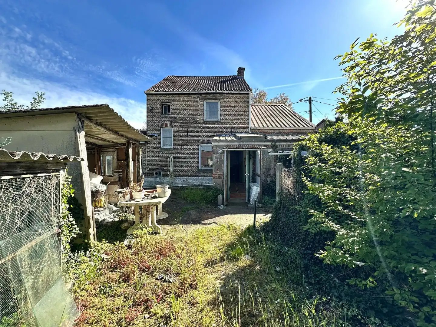 Te renoveren/heropbouw woning op een perceel van 11a 87ca met tuin foto 2