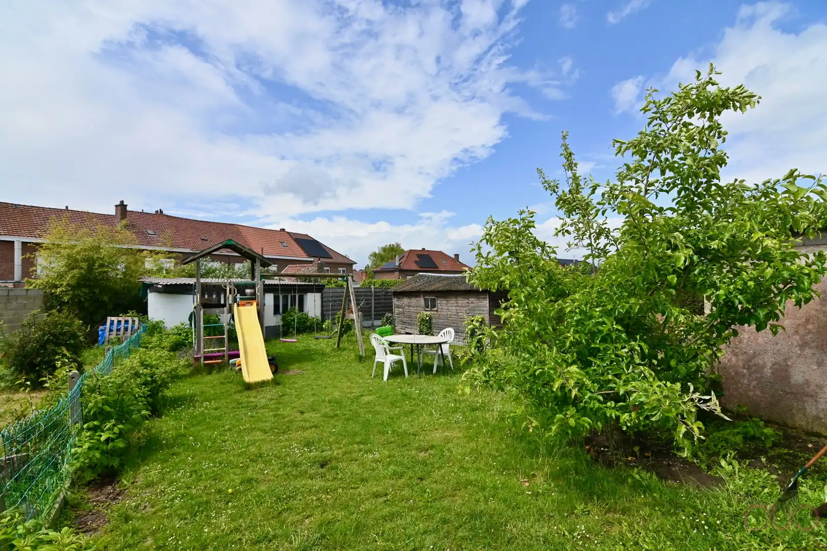 Leuke rijwoning met garage in een rustige kindvriendelijke buurt foto 2