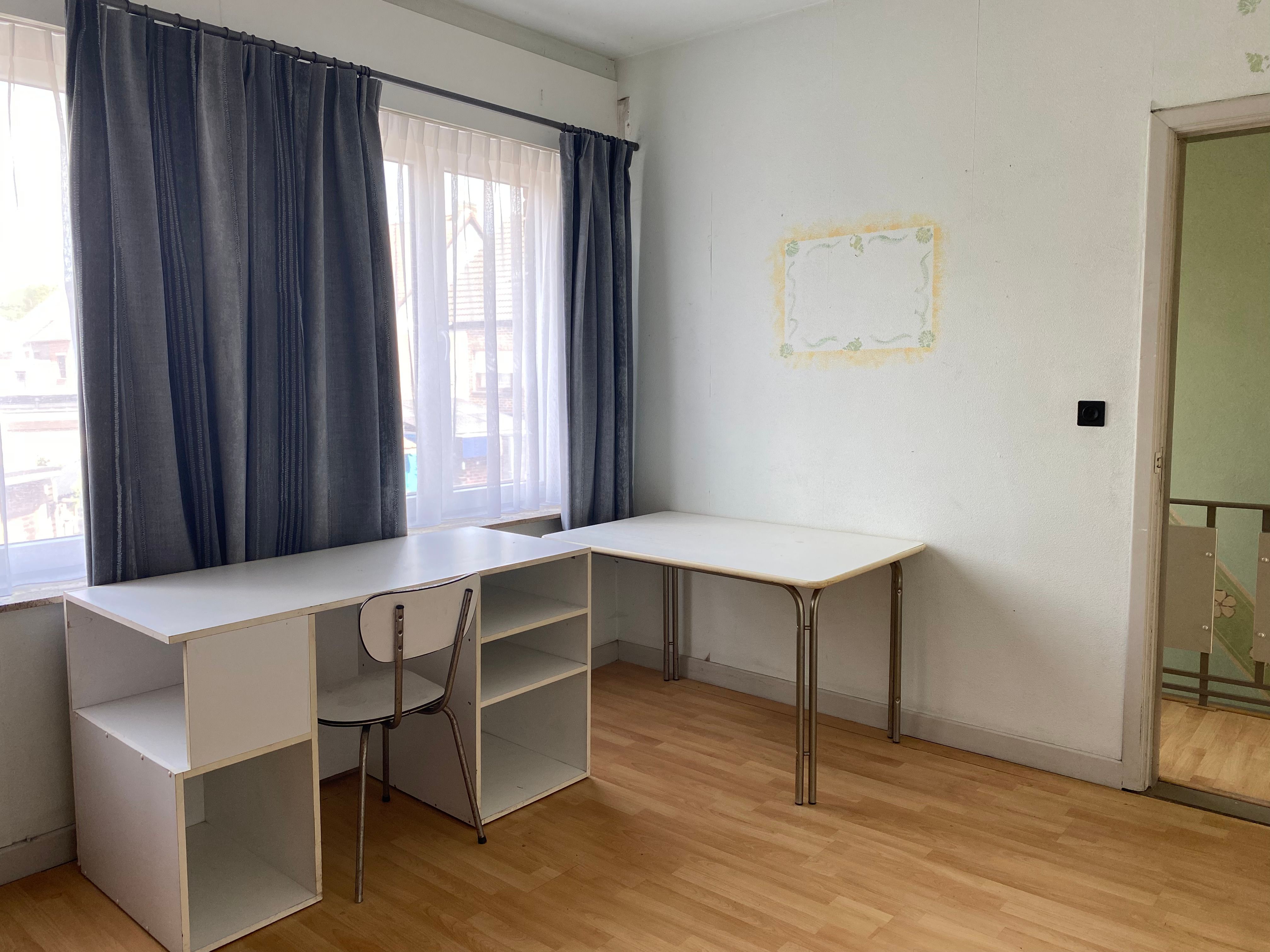 Charmante rijwoning te koop met tuin en veel potentieel foto 8