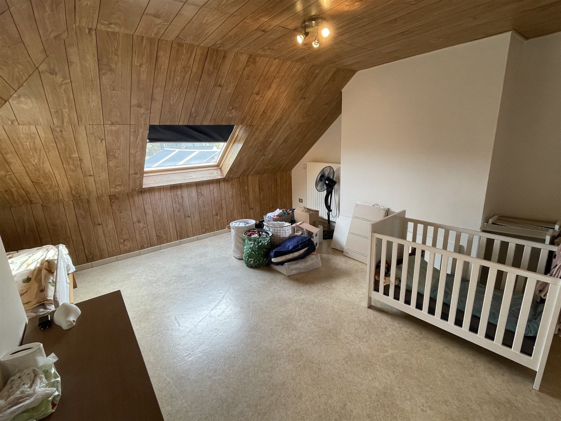 Gunstig gelegen 2 slaapkamer duplex appartement met garage.  foto 18