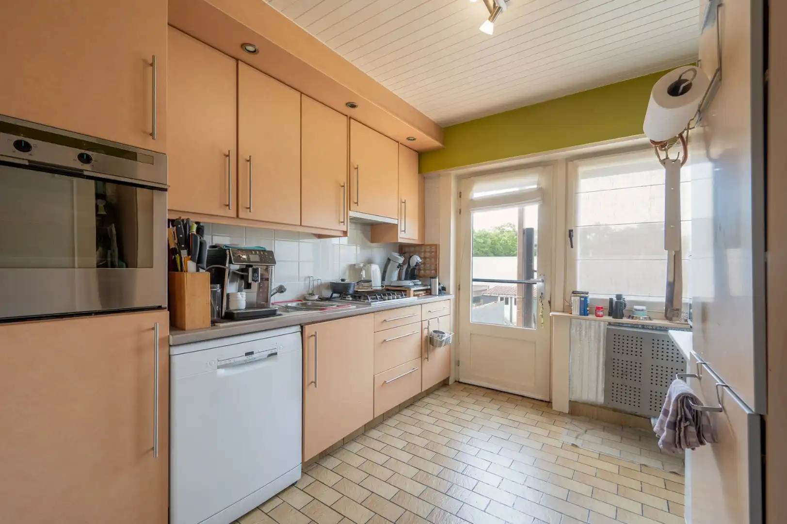 Ruime gezinswoning met tuin op uitstekende ligging in Sint-Kruis foto 6