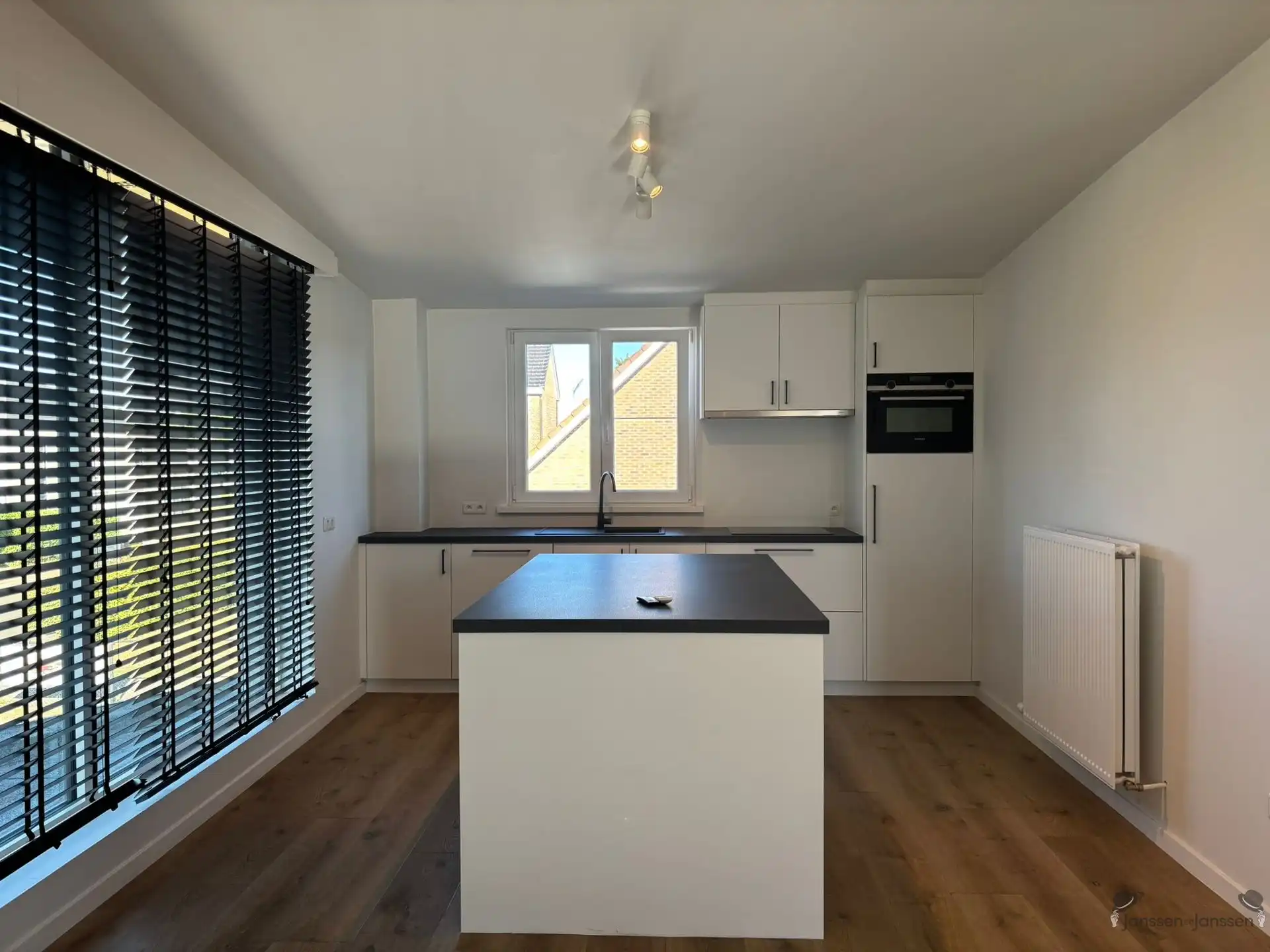 Ruim en volledig vernieuwd appartement met grote leefruimte in Sint-Lenaarts foto 4