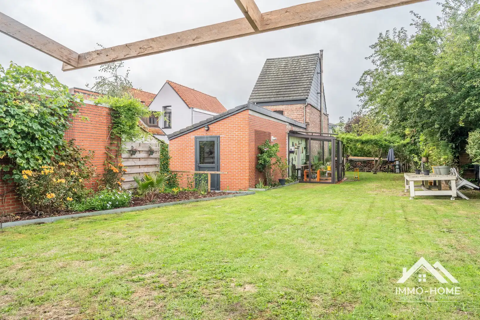 Instapklare woning met schitterende tuin! foto 5