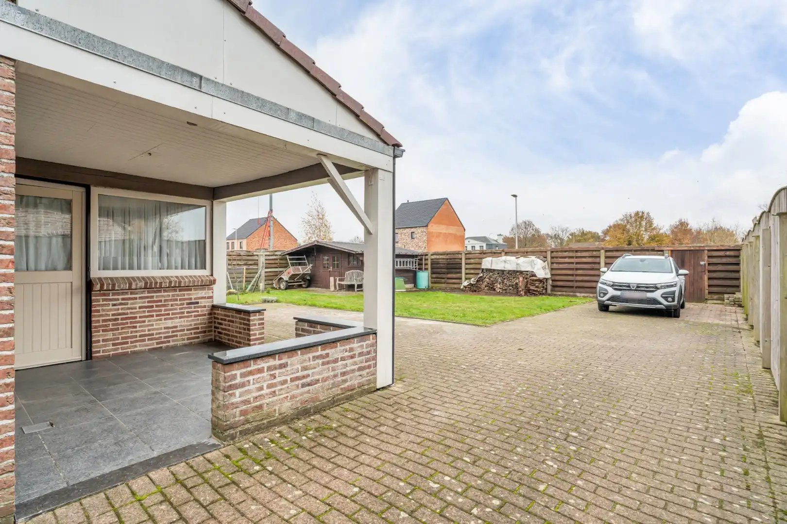 Vrijstaande gezinswoning, gebouwd in 1993 op een perceel van 5a74ca, gunstige ligging vlakbij het centrum. foto 18