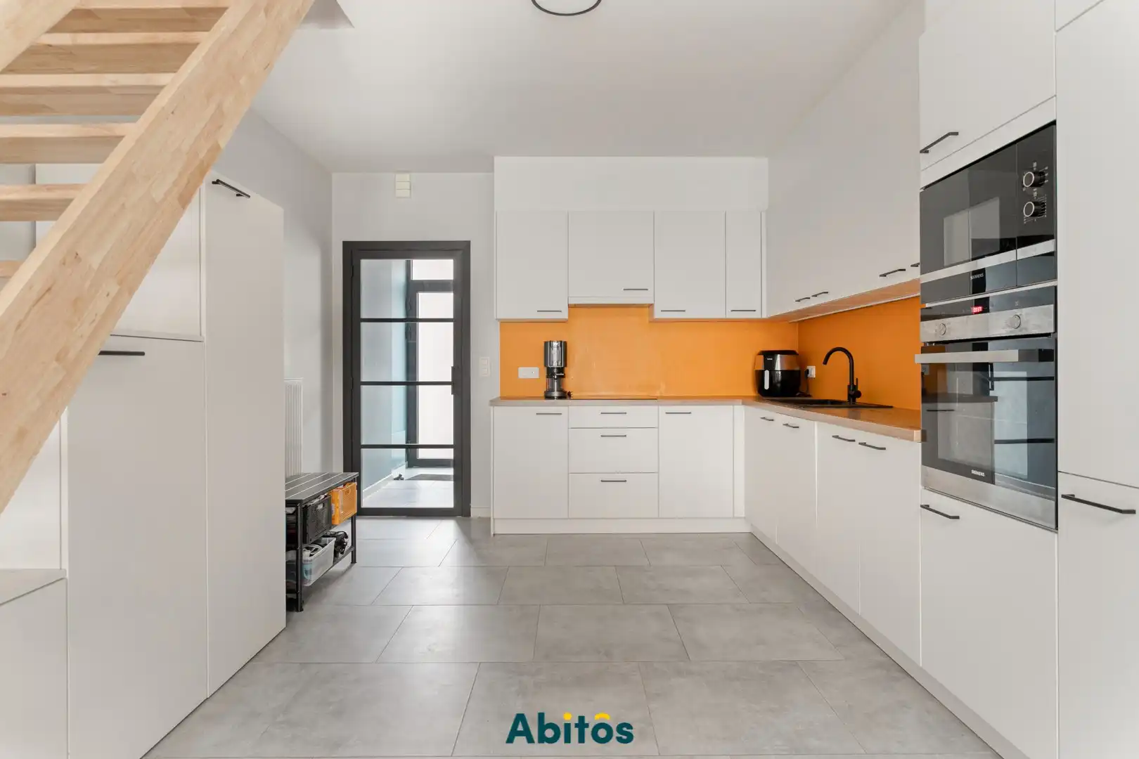 Instapklare woning met tuin op toplocatie in Mariakerke foto 3