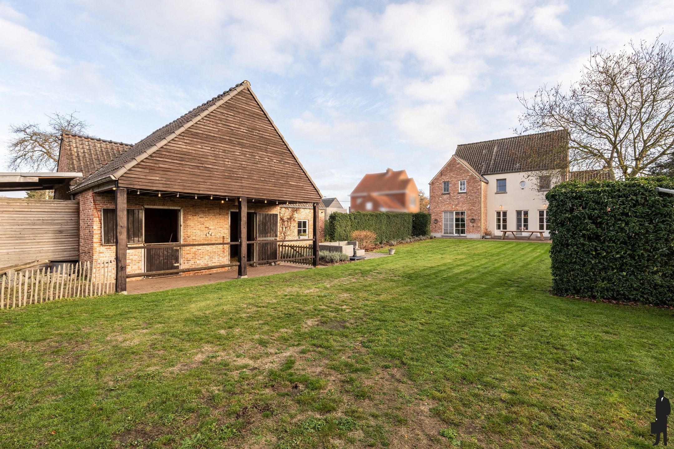 Villa met 4 tot 5 slaapkamers, weiland en paardenstallen (2) foto 29