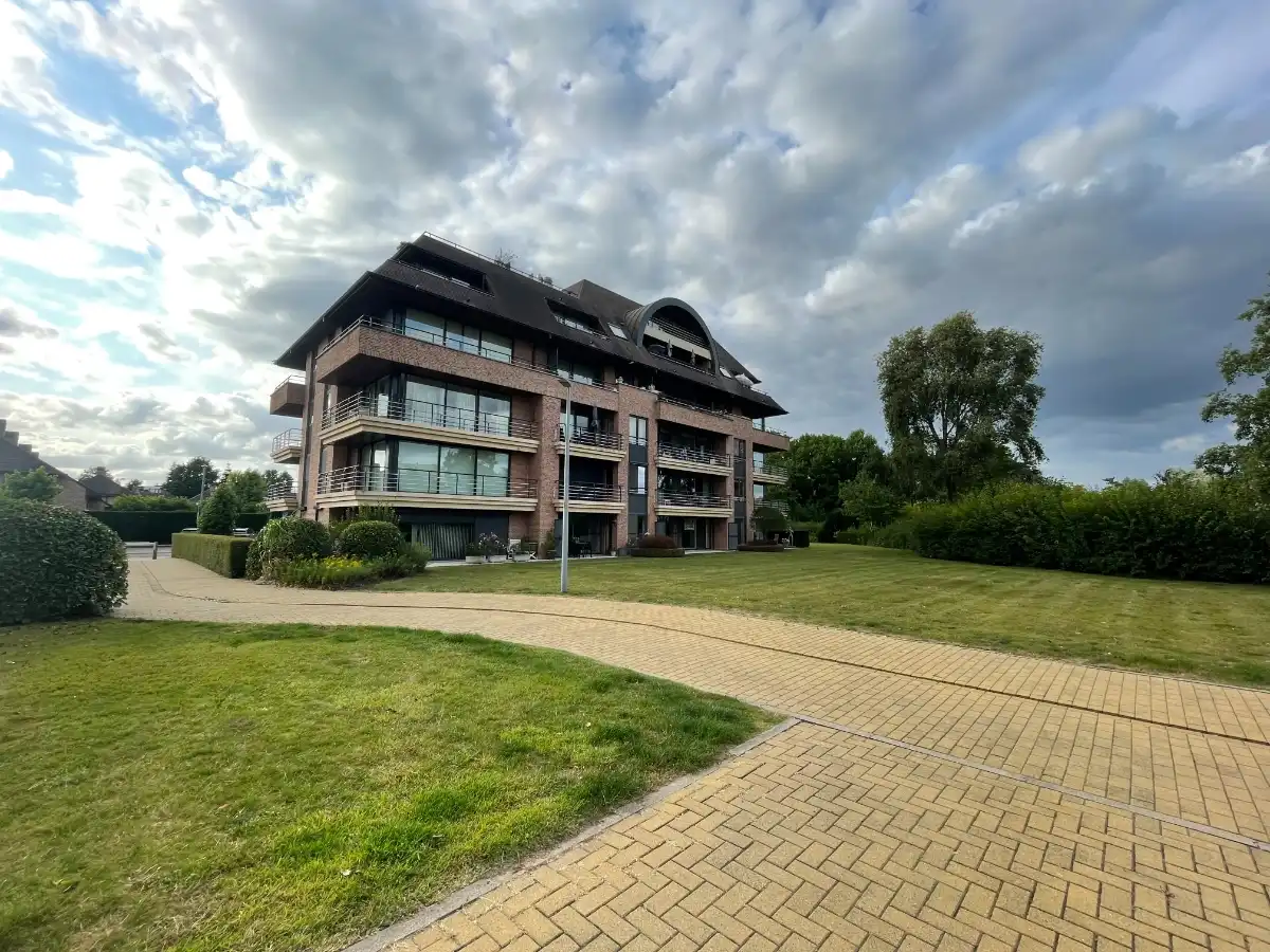 Gelijkvloers 1-slpk-APP + garage foto {{pictureIndex}}