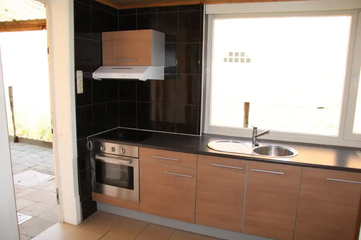 Woning met 2 slaapkamers, stalling en diepe tuin foto 7