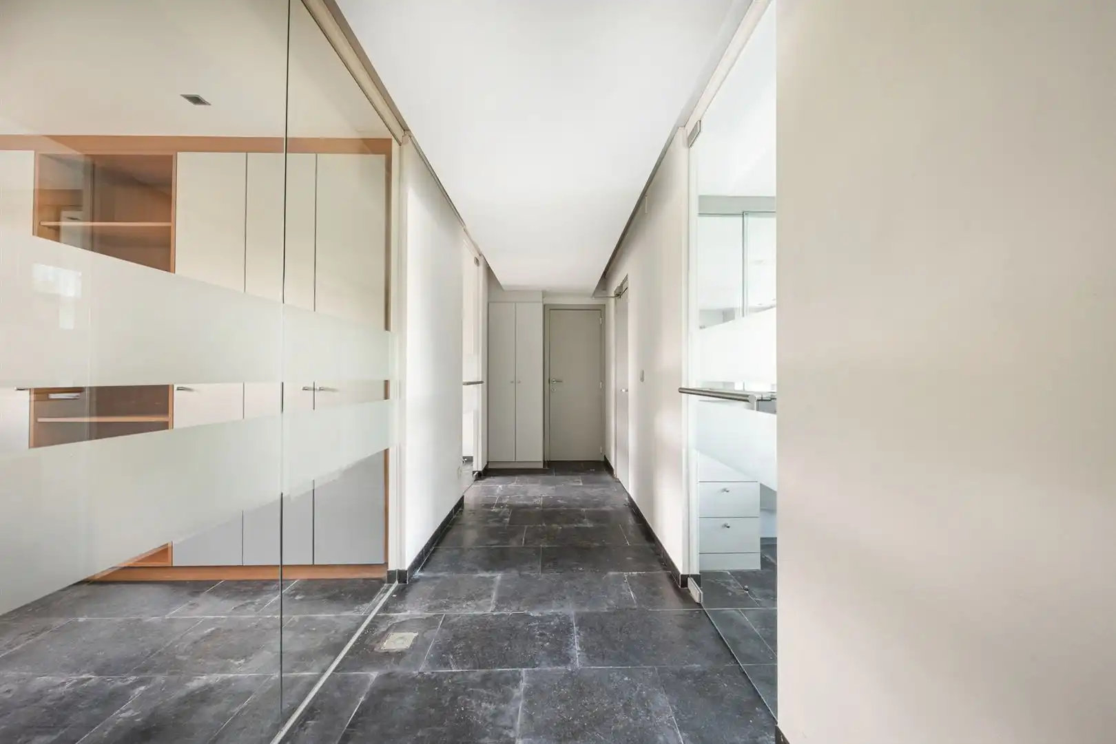 Handelsglkvl. met woonst en mooie tuin! foto 9