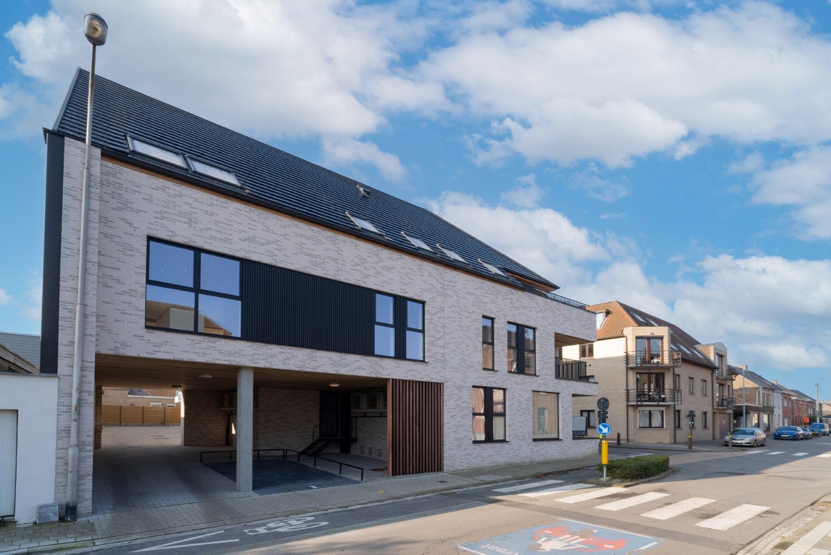 Energiezuinig nieuwbouwappartement met 1 slaapkamer en terras op de eerste verdieping, in Residentie Escautval. foto {{pictureIndex}}