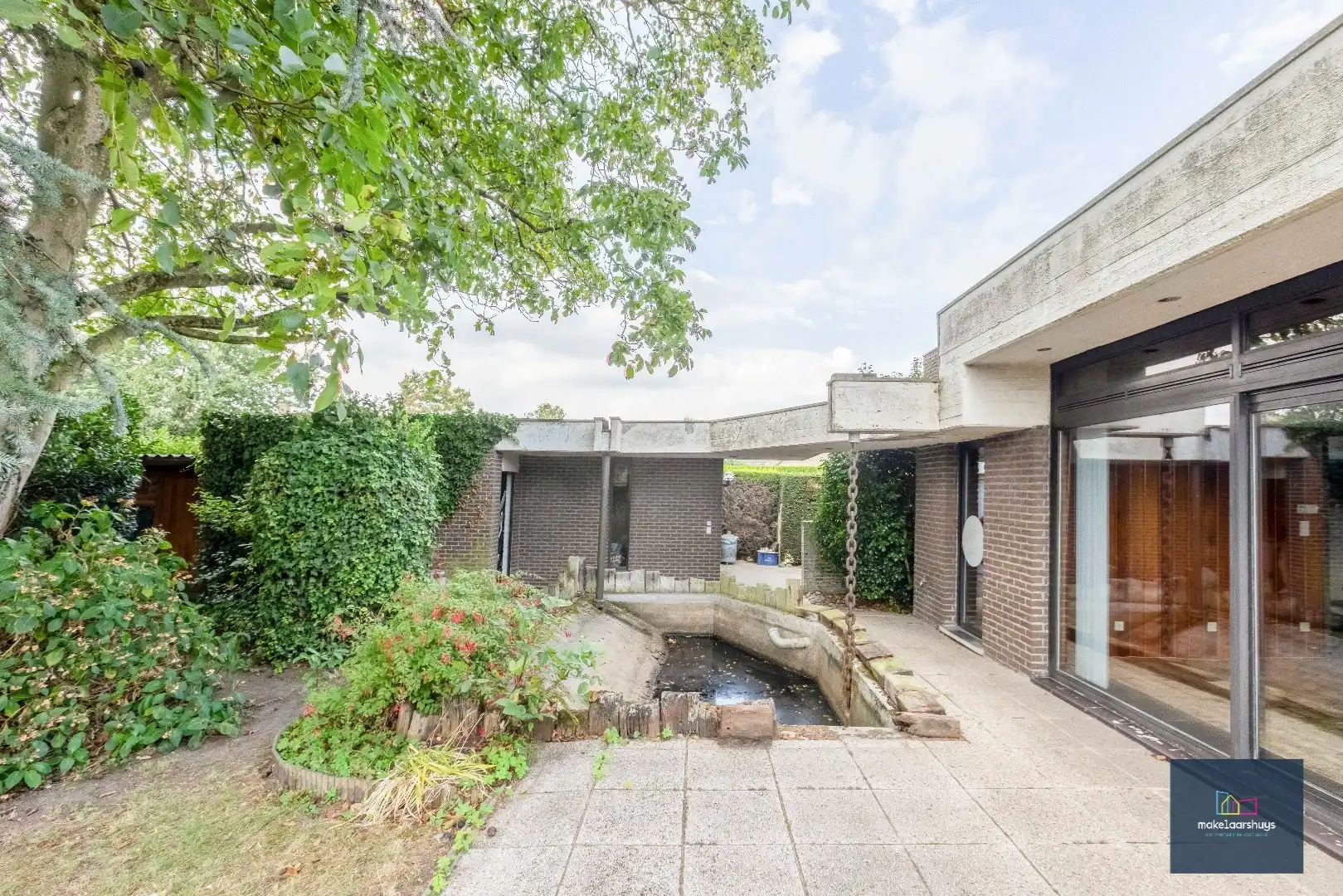 Architecturale woning op een rustige ligging foto 26
