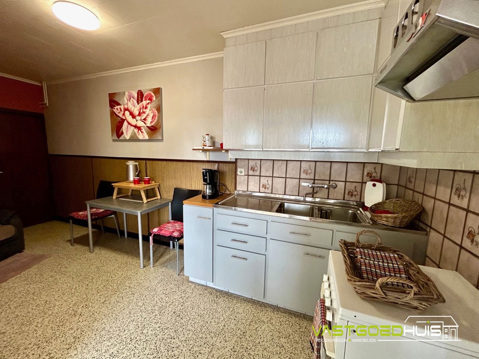 Karaktervolle, te renoveren 3-gevelwoning met tuin foto 8