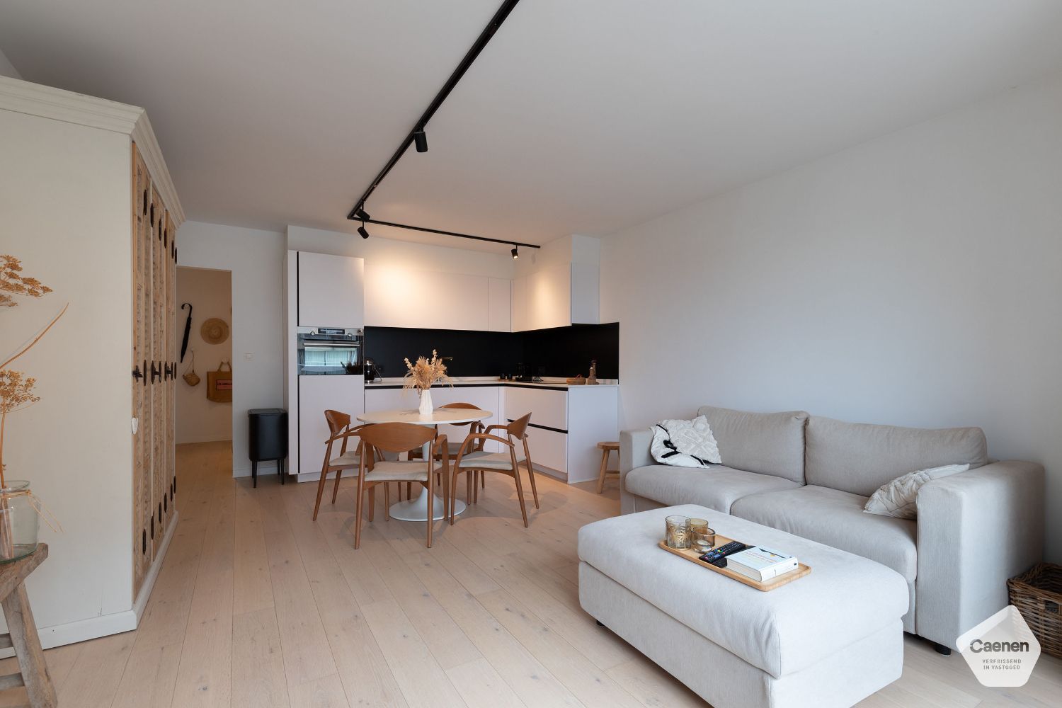 Mooi gerenoveerd, zuid-gericht appartement met 1 slaapkamer foto 2