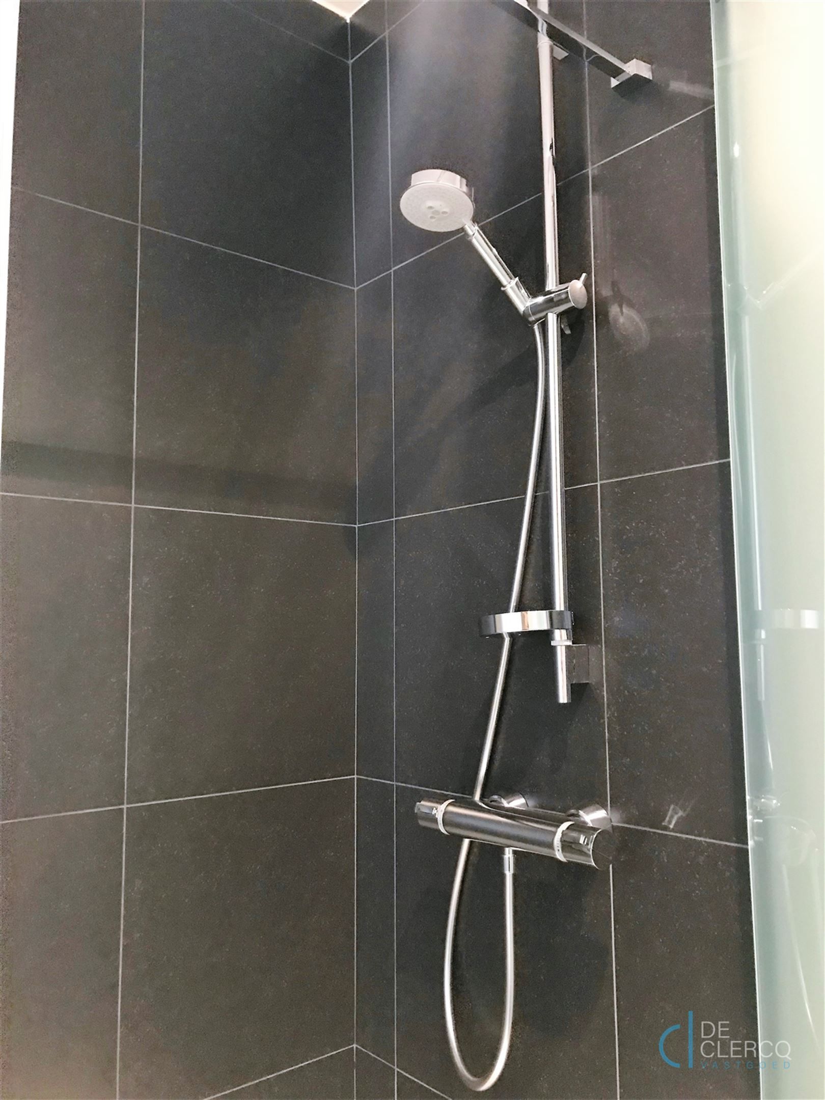 Mooi recent, luxueus en ruim appartement nabij Lochristi Dorp! foto 15