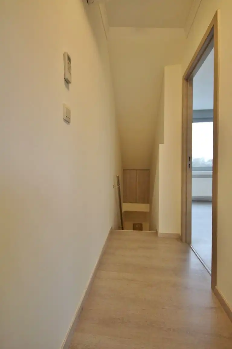 Zeer ruime woning net buiten het stadscentrum! foto 26