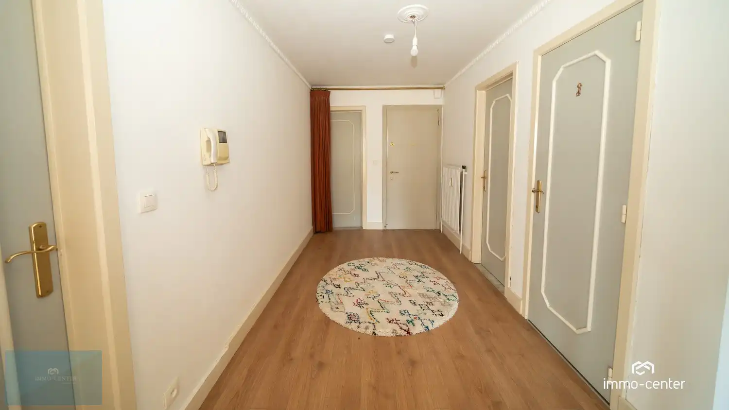 Te huur – Ruim 2-slaapkamerappartement met autostaanplaats in het centrum van Genk foto 7