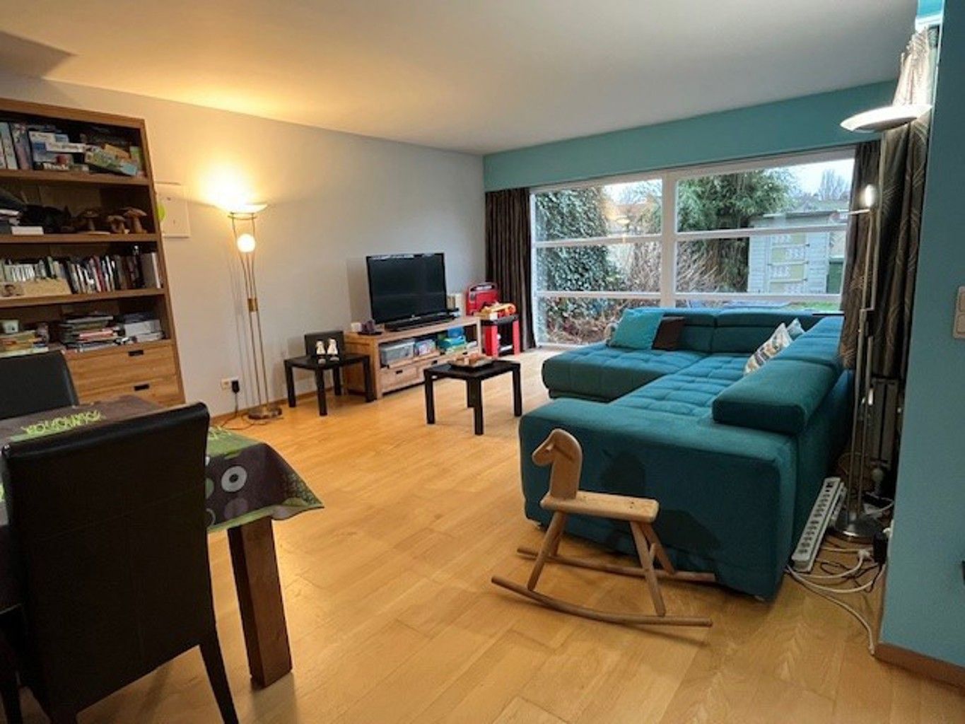 Ruime woning met 4 slaapkamers, tuin en garage in 'Sint Lucaswijk' te Ekeren.  foto 4