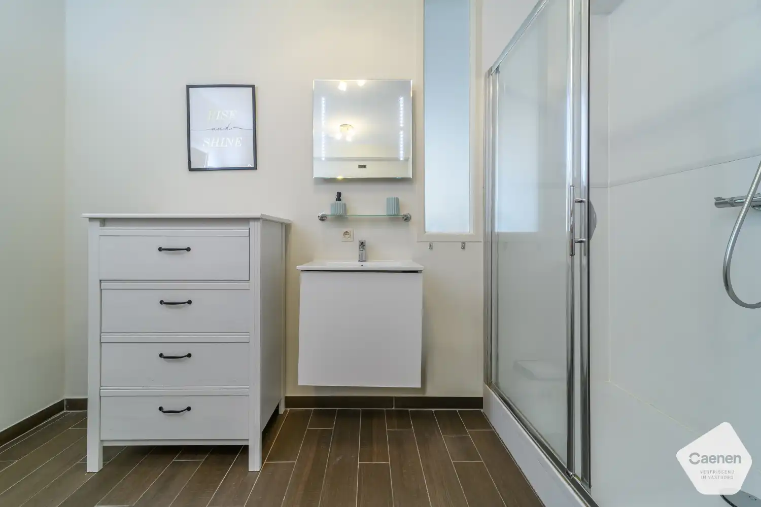 Prachtig gerenoveerde studio met slaapkamer en zijdelings zeezicht foto 13