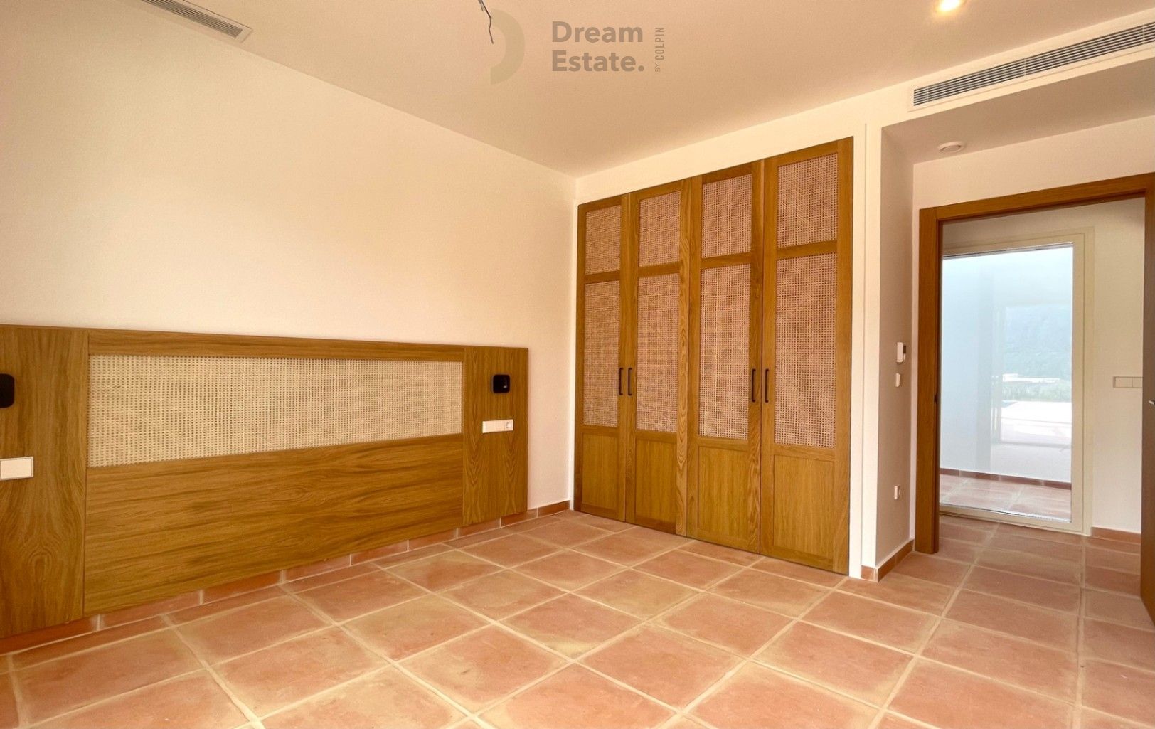 Luxe Ibiza-Style Villa met Panoramisch Bergzicht foto 30