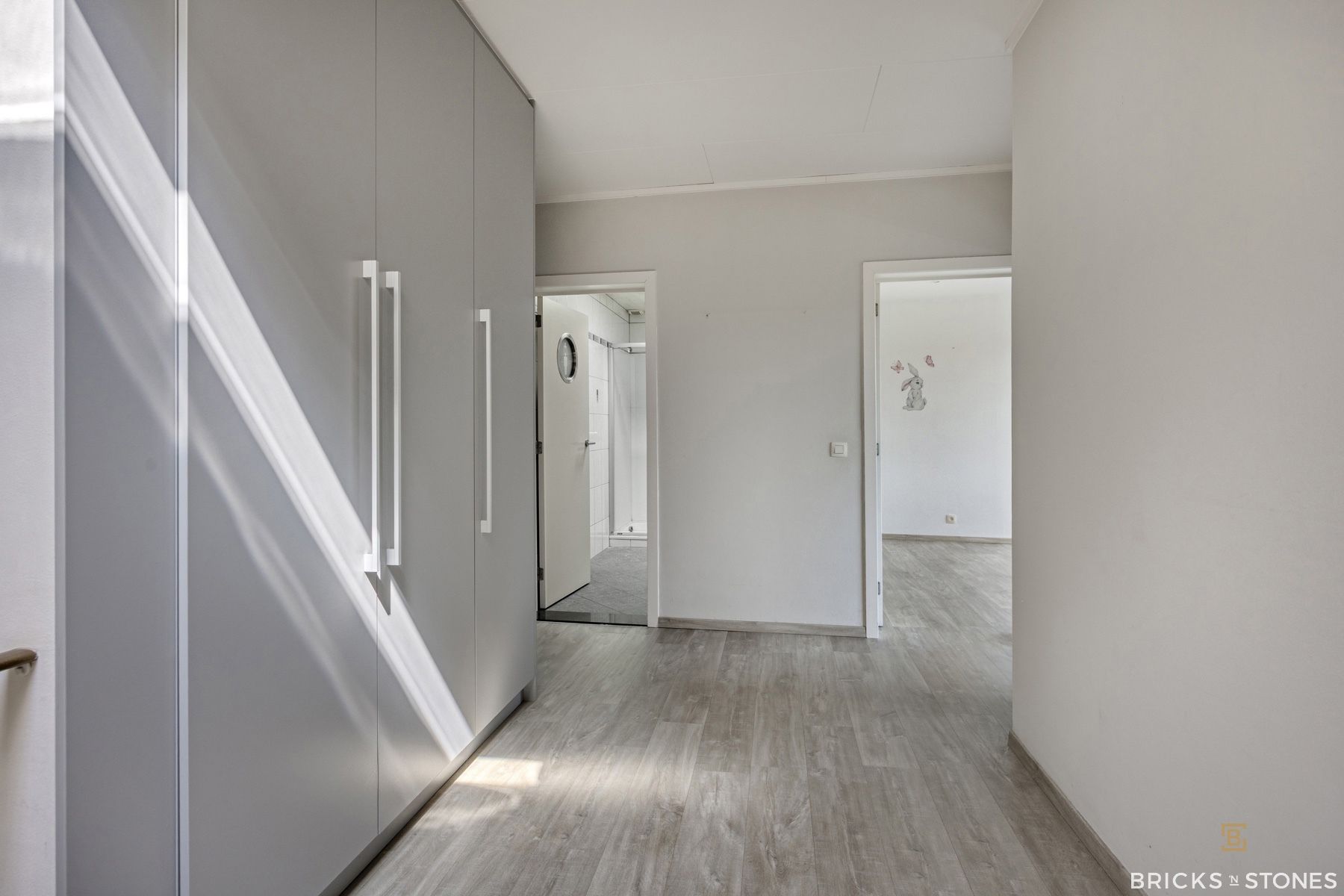 Instapklare woning met riante handelsruimte! foto 12