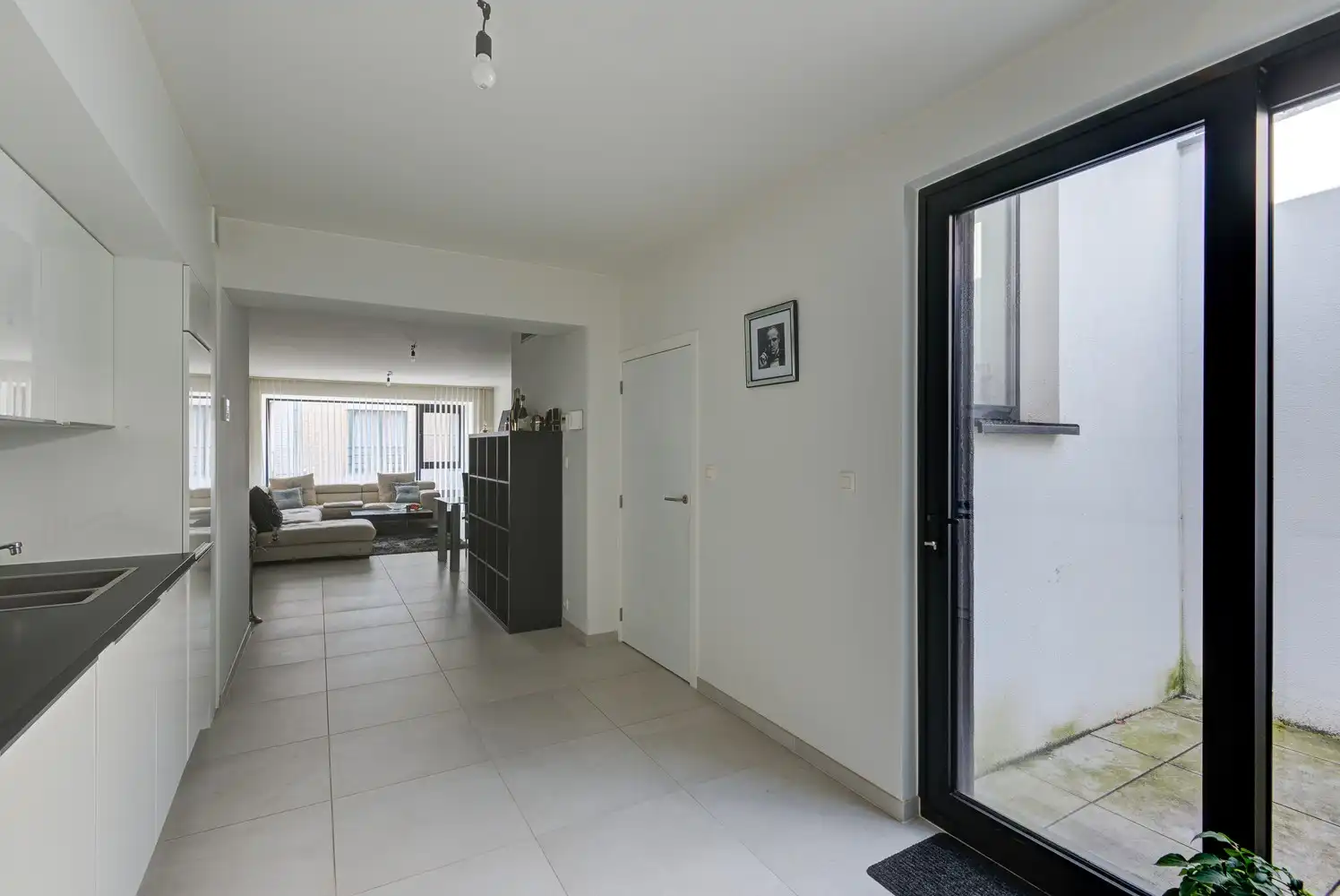 MODERNE WONING MET 2 SLAAPKAMERS, 2 TERRASSEN EN GARAGE IN HET CENTRUM VAN HOESELT foto 4