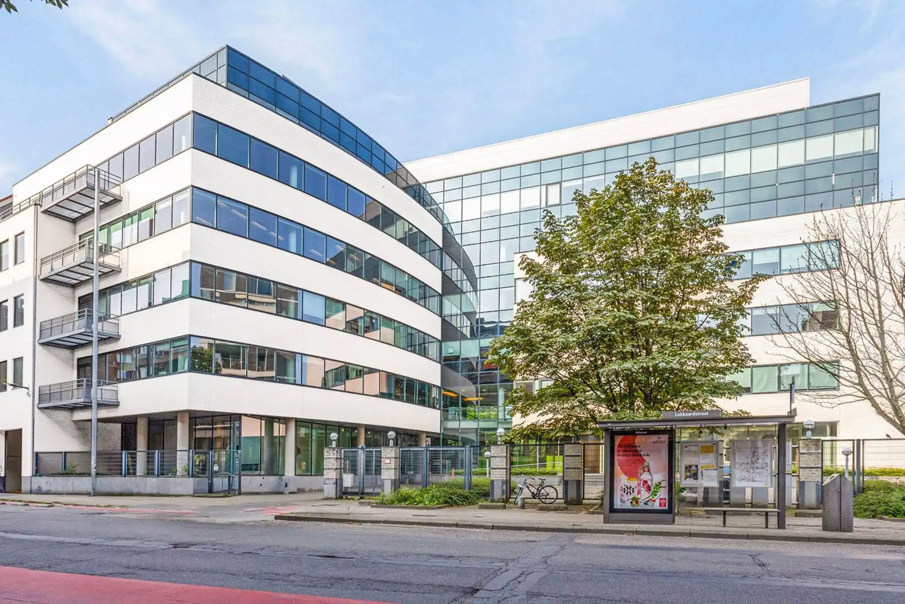 The Compass – Flexibele en duurzame kantoren foto {{pictureIndex}}