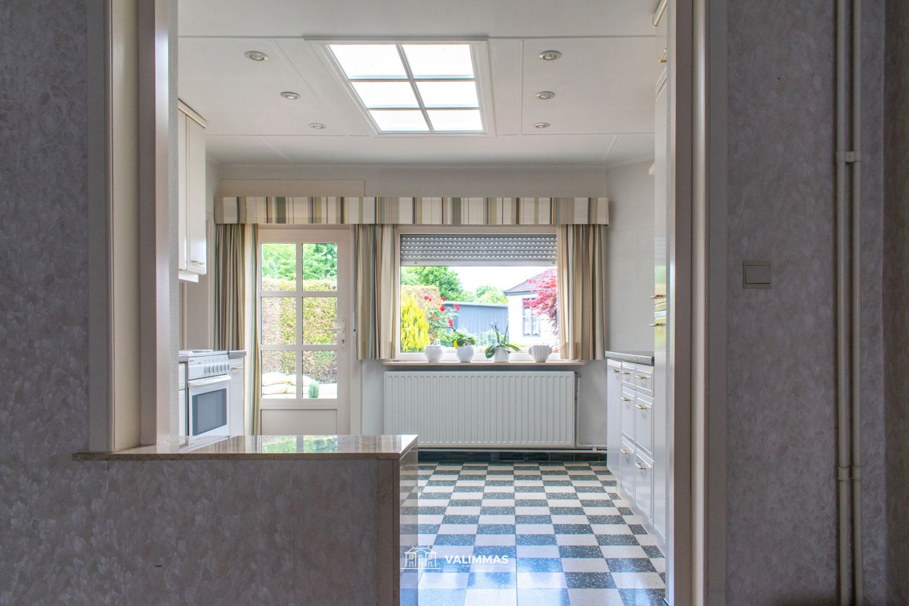 Verzorgde en welgelegen rijwoning met garage en tuintje... foto 6