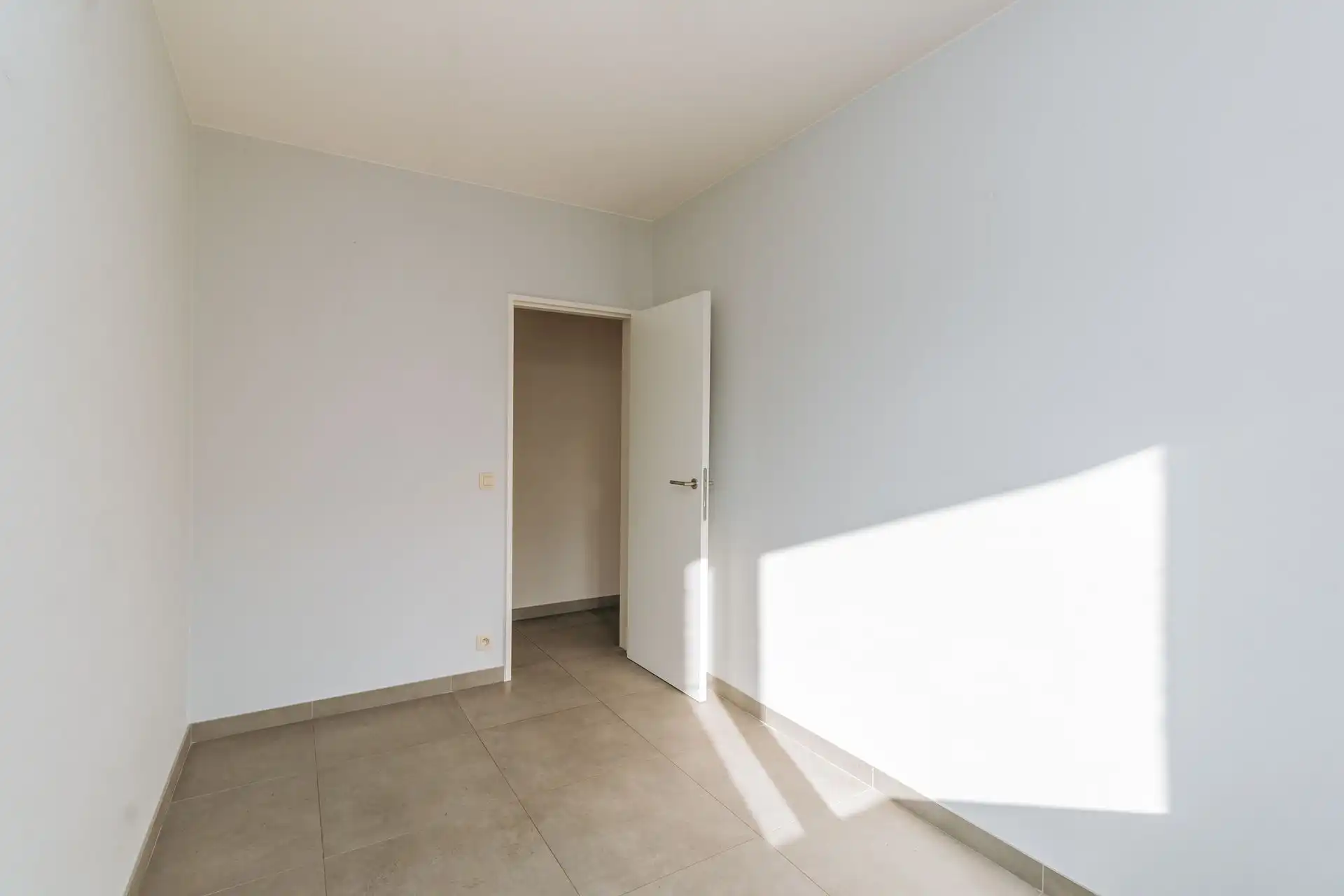Twee slaapkamer appartement met terras en autostaanplaats foto 9