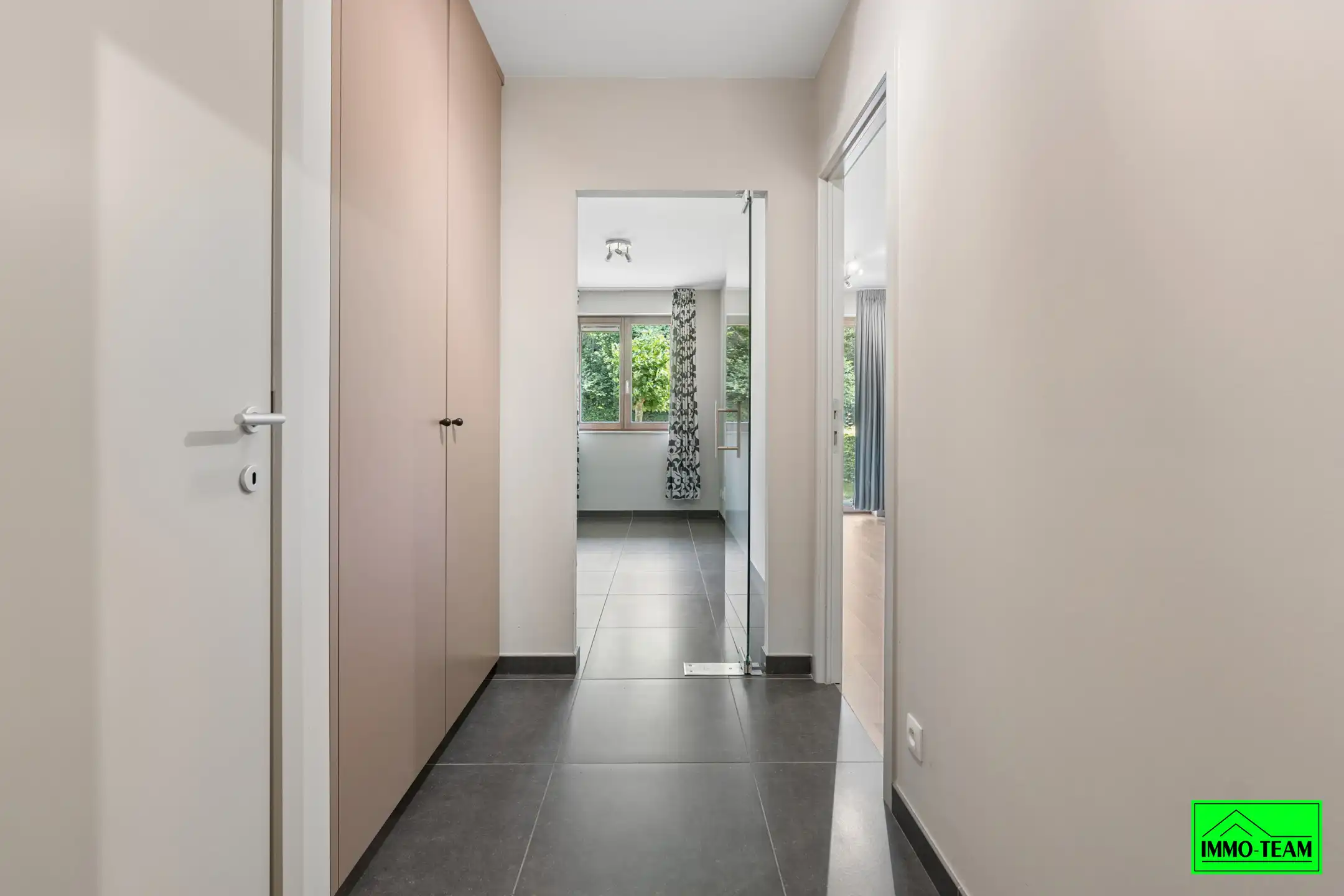 Rustig gelegen gelijkvloers appartement met 2 slaapkamers foto 12
