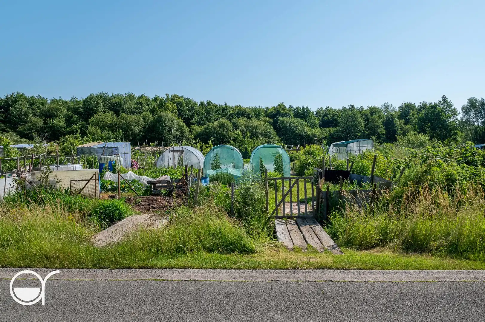 Landbouwgrond met 24 volkstuinen foto {{pictureIndex}}