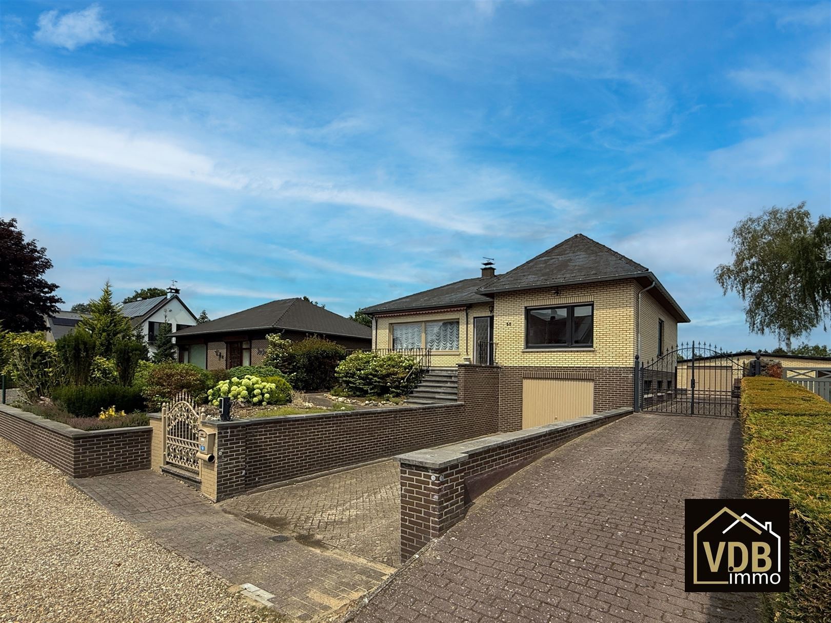 BUNGALOW -  WONING MET 3 SLAAPKAMERS EN 2 GARAGES foto 40